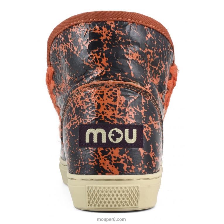zapatilla esquimal mujer 8DRXZ668 charol craquelado negro/sobre lana naranja Mou